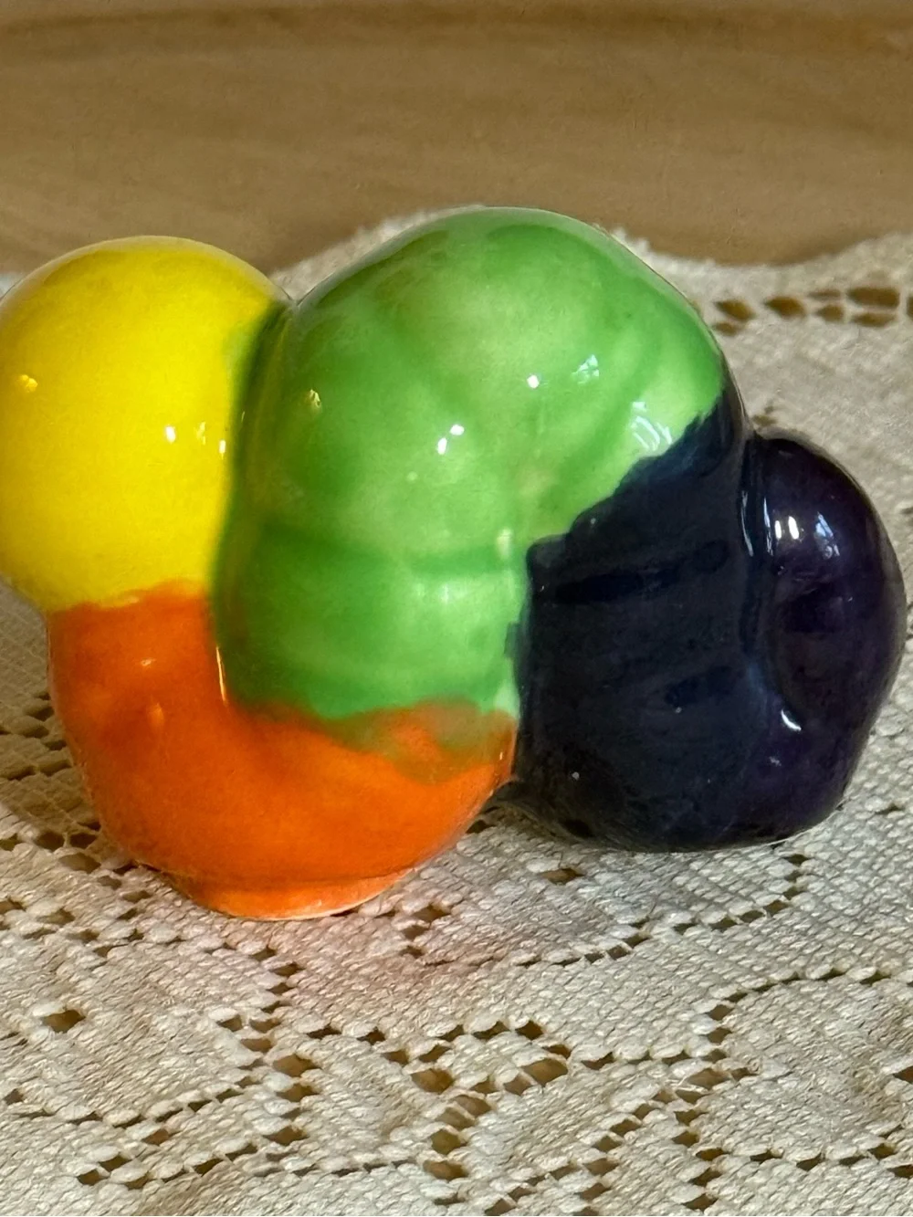 Vintage Small Colorful Ceramic Pottery Trinket Shelf Garden Inch Worm